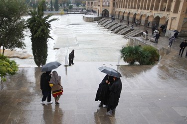 بارش باران در نصف‌جهان