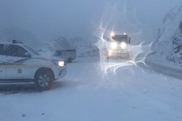 برف در محورهای کوهستانی البرز(عملیات نمک پاشی و پاکسازی جاده طالقان)