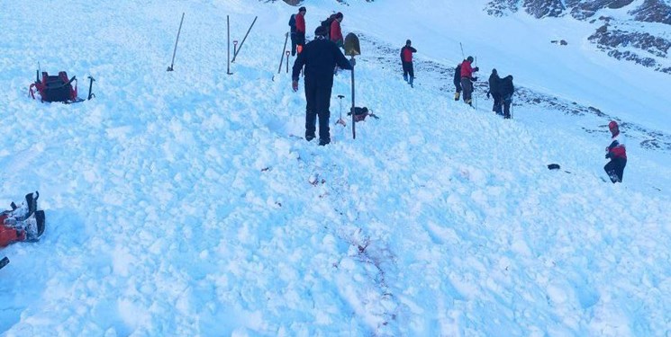 مدیرکل بحران لرستان: جسد ۲ کوهنورد دیگر در اشترانکوه پیدا شد