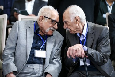 از راست: محمدحسن سمسار، محقق، تاریخ‌دان و تاریخ‌نگار و عبدالمجید ارفعی باستان شناس در مراسم افتتاح انجمن خیرین میراث‌فرهنگی