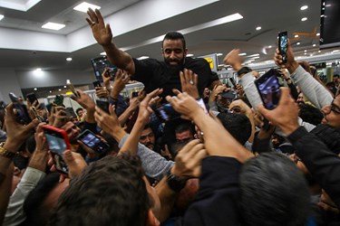 استقبال ا ز هادی چوپان در فرودگاه شهید آیت الله دستغیب شیراز  