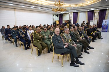 دیدار وابستگان خارجی نظامی با دریادار ایرانی 