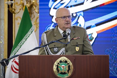 سخنرانی سرهنگ اسلاوومیر کوتون دردیدار وابستگان خارجی نظامی با دریادار ایرانی 