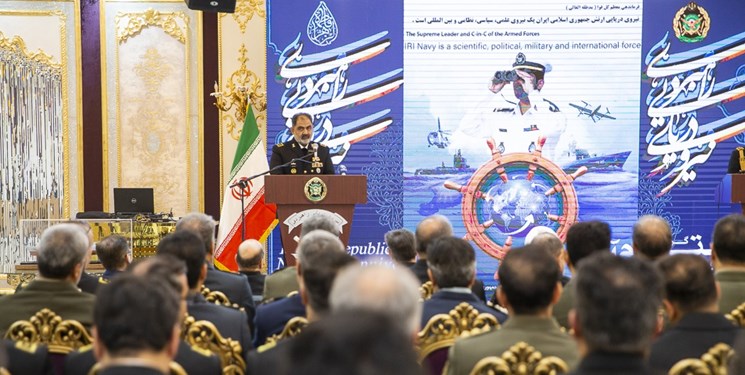 دریادار ایرانی: با تجهیزات ساخت ایران پیام صلح و دوستی را به سراسر جهان می‌رسانیم