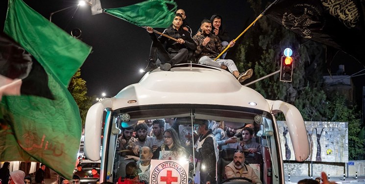 رادیو اسرائیل: 6 تایلندی نیز امشب علاوه بر 11 اسرائیلی در غزه آزاد می‌شوند