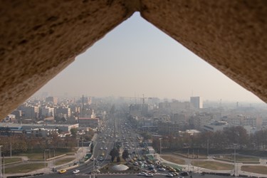 نمایی از بالای برج آزادی تهران
