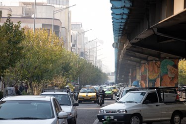 شلوغی ماشین ها در زیر پل حافظ 