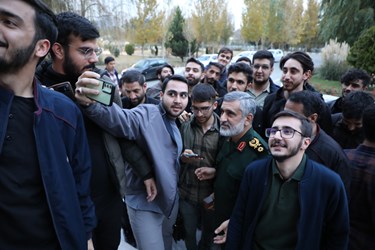 دیدار صمیمی دانشجویان با سردار حاجی زاده