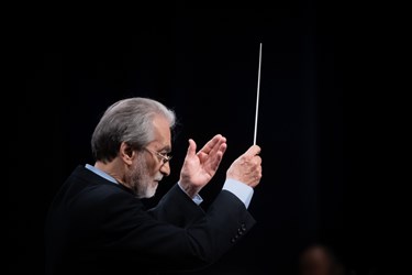 کنسرت «همراه با خاطره‌ها» را به رهبری مجید انتظامی