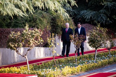 استقبال محمد مخبر معاون اول رئیس جمهور از حسین عرنوس، نخست وزیر سوریه در کاخ سعدآباد