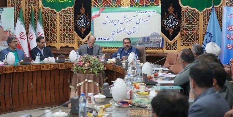 استاندار اصفهان: تربیت معنوی دانش‌آموزان امری فرعی در نظام آموزشی نیست