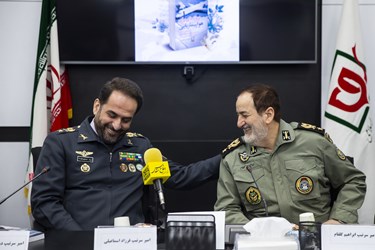 حضورامیرسرتیپ فرزاد اسماعیلی و امیرسرتیپ ابراهیم گلفام جانشین معاونت فرهنگی و تبلیغات دفاعی ستاد کل نیروهای مسلح درمراسم  رونمایی از کتاب پرونده ای برای هواپیماربایی