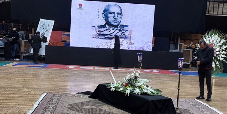 مراسم تشییع پیکر مرحوم محمود مشحون در تالار بسکتبال برگزار شد+عکس و فیلم