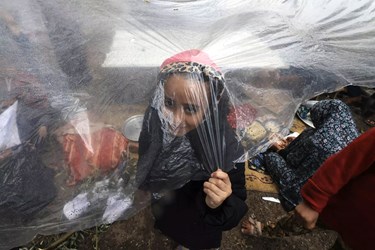  آوارگان فلسطینی در هوای بارانی