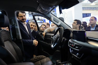بازدید مهرداد بذرپاش وزیر راه و شهرسازی از هفتمین نمایشگاه بین‌المللی حمل‌ونقل