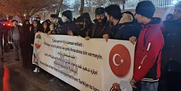 تجمع اعتراضی دانشجویان مشهد در مقابل کنسولگری ترکیه