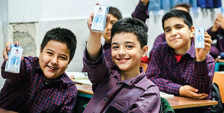 شیر رایگان بین ۱۰ هزار دانش‌آموز اسفراینی توزیع می‌شود