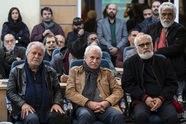 ایرج راد(وسط) در کلنگ زنی تعیین حریم مجموعه تئاتر شهر