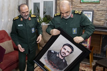 دیدارسردار سلامی  فرمانده کل سپاه با خانواده شهید مدافع حرم سردار سرتیپ دوم پاسدار محمدعلی عطایی