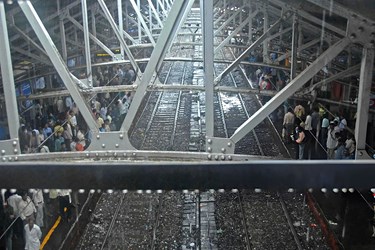 قطارهایی که هندی ها را به مقصد می رسانند