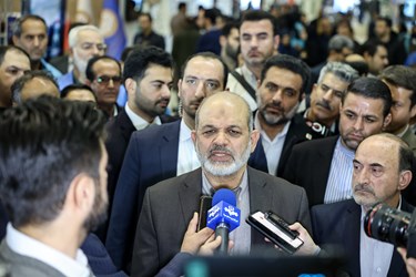  احمد وحیدی وزیر کشور در نمایشگاه مدیریت بحران ایران قوی در جمع خبرنگاران
