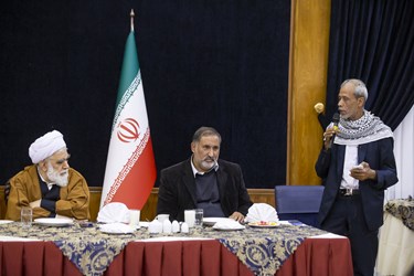 شعرخوانی شاعران کشورهای حوزه مقاومت 