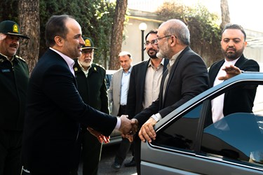 خوش آمدگویی هاشم کارگر رئیس سازمان ثبت احوال کشور به احمد وحیدی وزیر کشور