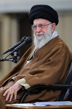دیدار هزارن نفر از زنان و دختران با رهبر معظم انقلاب