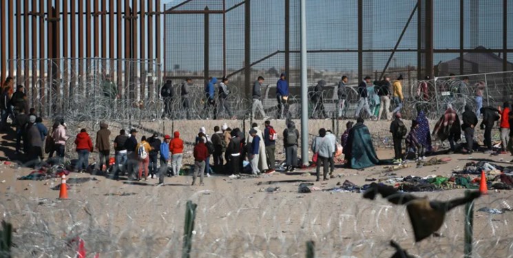 برچیده شدن یک اردوگاه پناهجویان در مرز مکزیک و آمریکا