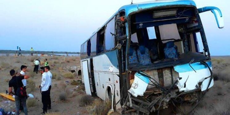 تصادف نیسان و اتوبوس در نیشابور ۵ مصدوم برجای گذاشت