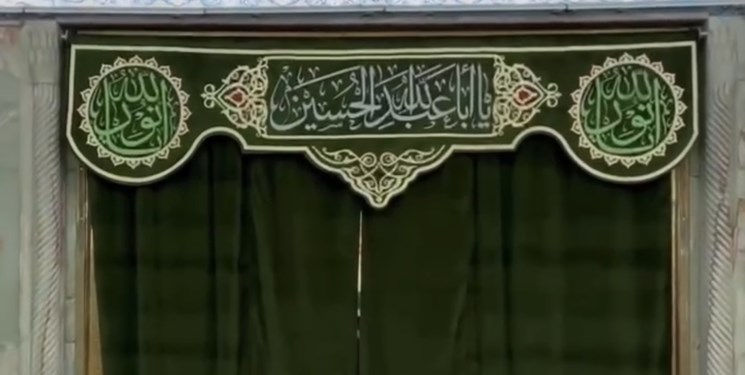 نصب پرده‌های جدید در حرم امام حسین (ع)+ فیلم
