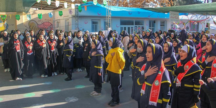 آیین گرامیداشت شهدای دانش آموز حادثه تروریستی کرمان در مدارس استان فارس برگزار شد
