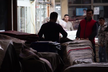 کسبه درحال آماده سازی حجره خود در بازار فرش، بازار بزرگ تهران هستند.فاطمه خادمی باشگاه خبرنگاران توانا