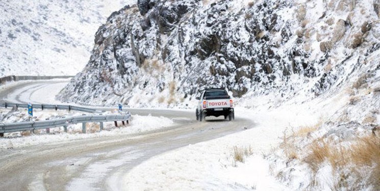 بارش برف و باران در جاده‌های ۱۵ استان کشور؛ انسداد ۸ محور