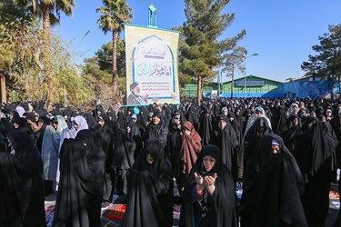 اقامه نماز طلب باران در گلستان شهدای اصفهان