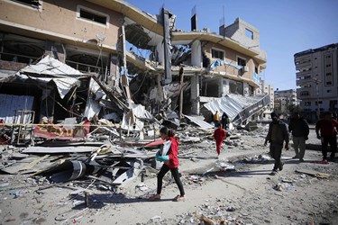  بازگشت هزاران آواره فلسطینی به «دیر البَلَح»