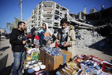  بازگشت هزاران آواره فلسطینی به «دیر البَلَح»
