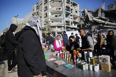  بازگشت هزاران آواره فلسطینی به «دیر البَلَح»