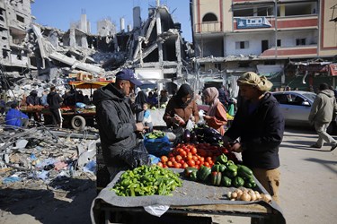  بازگشت هزاران آواره فلسطینی به «دیر البَلَح»