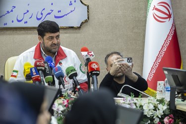 نشست خبری پیرحسین کولیوند رئیس جمعیت هلال احمر