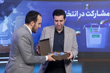 مناظره انتخاباتی سعید آجرلو مدیرمسئولی روزنامه صبح نو و حسین نورانی نژاد، سخنگوی حزب اتحاد ملت ایران