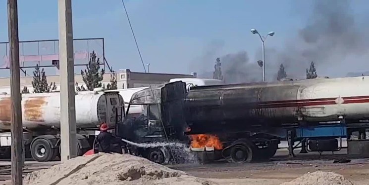 آتش گرفتن تانکر حمل سوخت در جایگاه سوخت خوسف