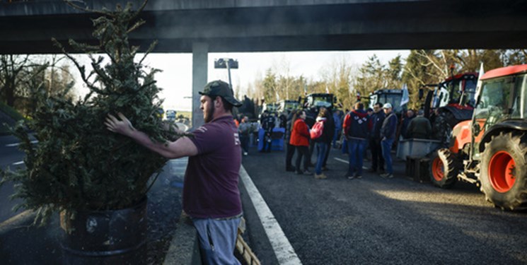 ادامه تظاهرات سراسری کشاورزان فرانسوی معترض به دولت ماکرون