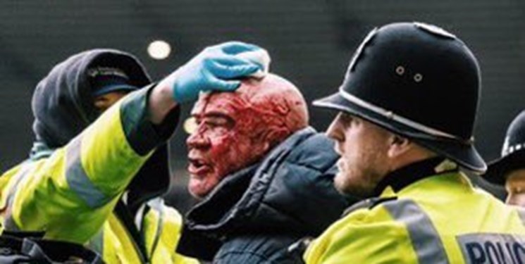 اتفاقی شرم آور در فوتبال انگلیس؛ از درگیری ماموران و هواداران تا شعار عجیب تماشاگران حریف +فیلم