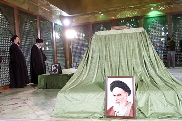 حضور رهبر انقلاب در مرقد امام و گلزار شهدای بهشت زهرا