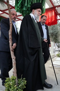 حضور رهبر انقلاب در مرقد امام و گلزار شهدای بهشت زهرا