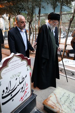 حضور رهبر انقلاب در مرقد امام و گلزار شهدای بهشت زهرا