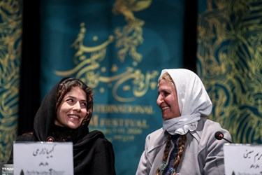 کیمیا زارعی و مریم معینی بازیگران فیلم ظاهر در اولین روز چهل و دومین جشنواره فیلم فجر 