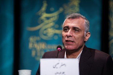  اصغر نعیمی ;کارگردان فیلم دو روز دیرتر در نشست خبری این فیلم در اولین روز چهل و دومین جشنواره فیلم فجر 