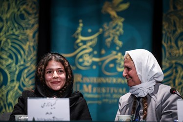 کیمیا زارعی و مریم معینی بازیگران فیلم ظاهر در اولین روز چهل و دومین جشنواره فیلم فجر 